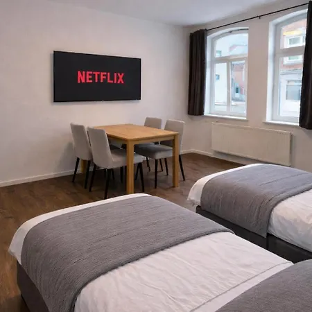 2 Bedroom Apartment, 4 Singlebeds, Near A3 Autobahn Apartment *